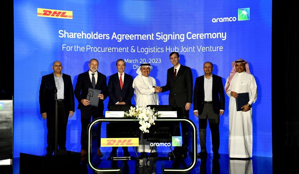 (أرامكو السعودية) و(دي إتش إل) توقعان اتفاقية لإنشاء مركز عالمي للمشتريات والخدمات اللوجستية
