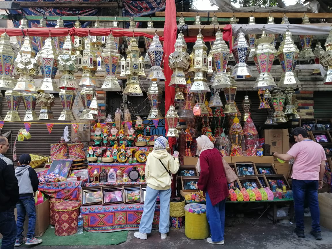 Lanterns, colored fabrics, decoration accessories .. manifesations of Ramadan
