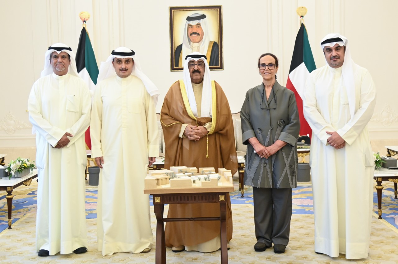 His Highness the Crown Prince receives Mubarakiya Market redevelopment team