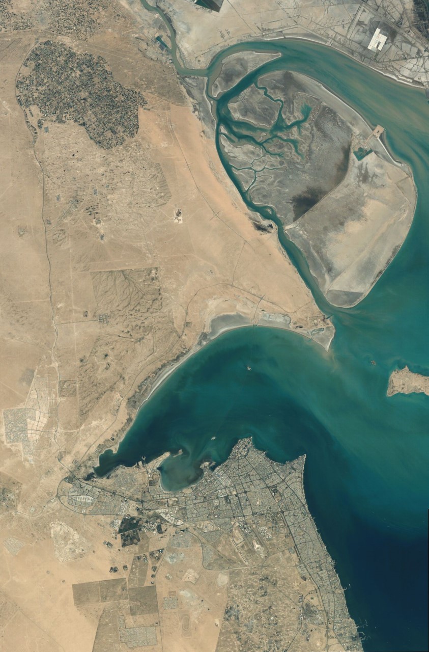 ( كويت سات 1 ) يلتقط اولى صوره لدولة الكويت ودمجها في موزاييك مقدما منظرا جميلا للنصف الشرقي للبلاد