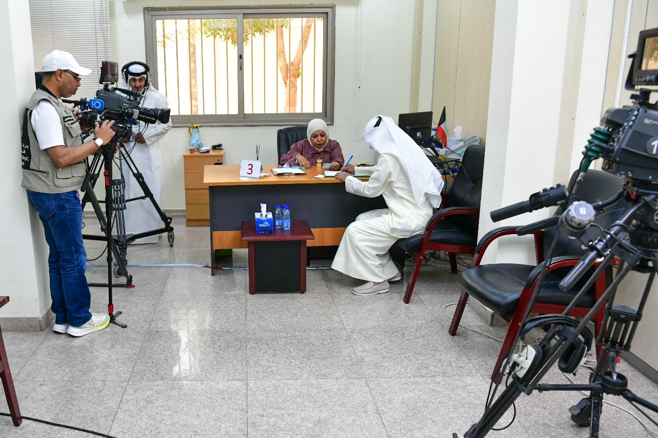 13 Kuwaitis submit candidacy documents for "23" parliament election