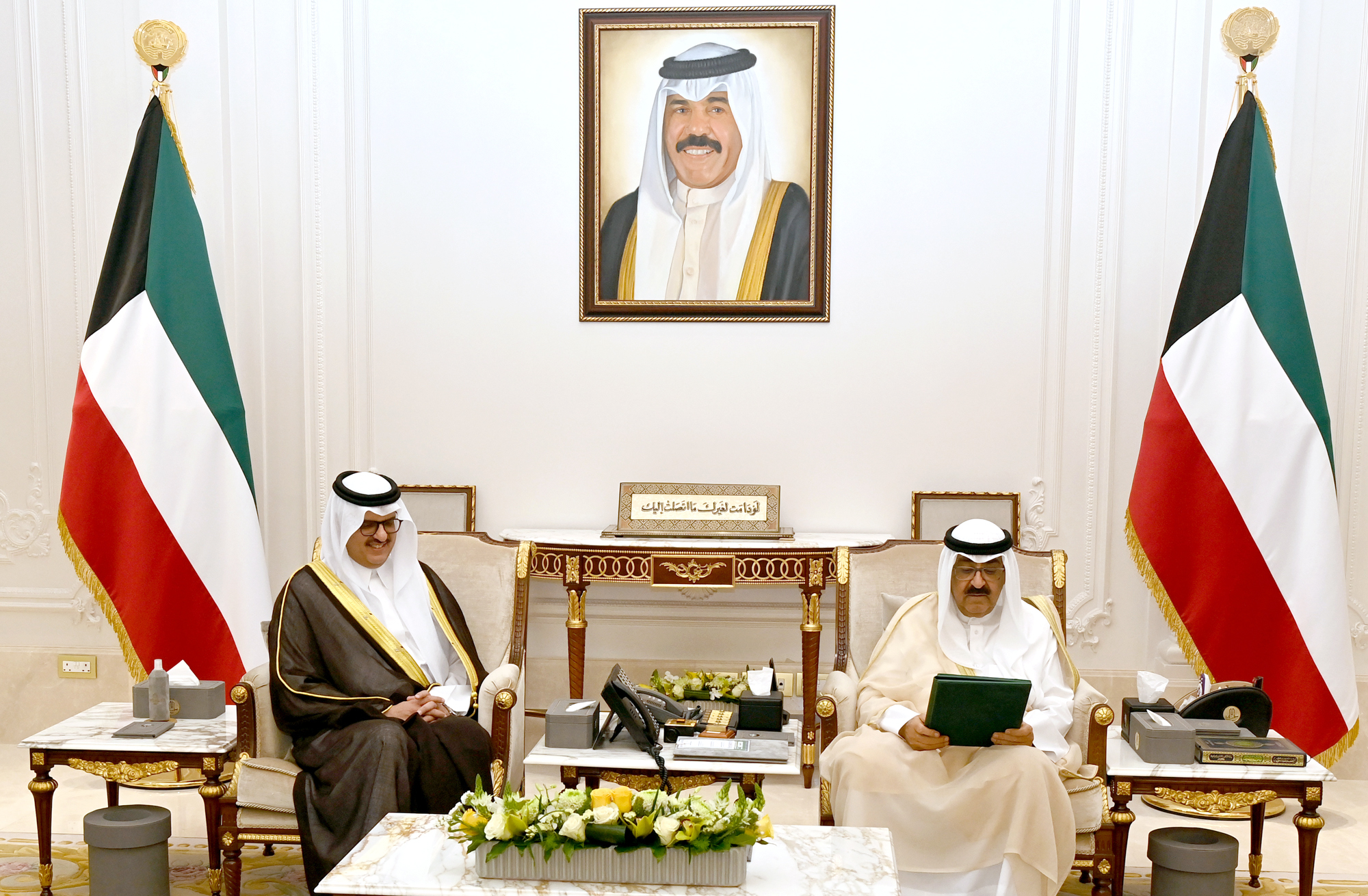 سمو ولي العهد يتسلم دعوة لسمو الامير من خادم الحرمين الشريفين لحضور الدورة العادية ال32 للقمة العربية