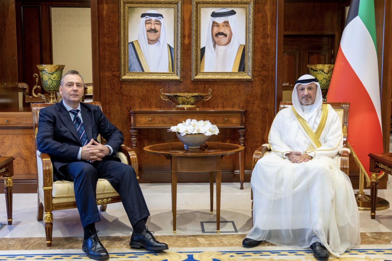 وزير الخارجية يتسلم نسخة من أوراق اعتماد سفير روسيا الجديد لدى دولة الكويت