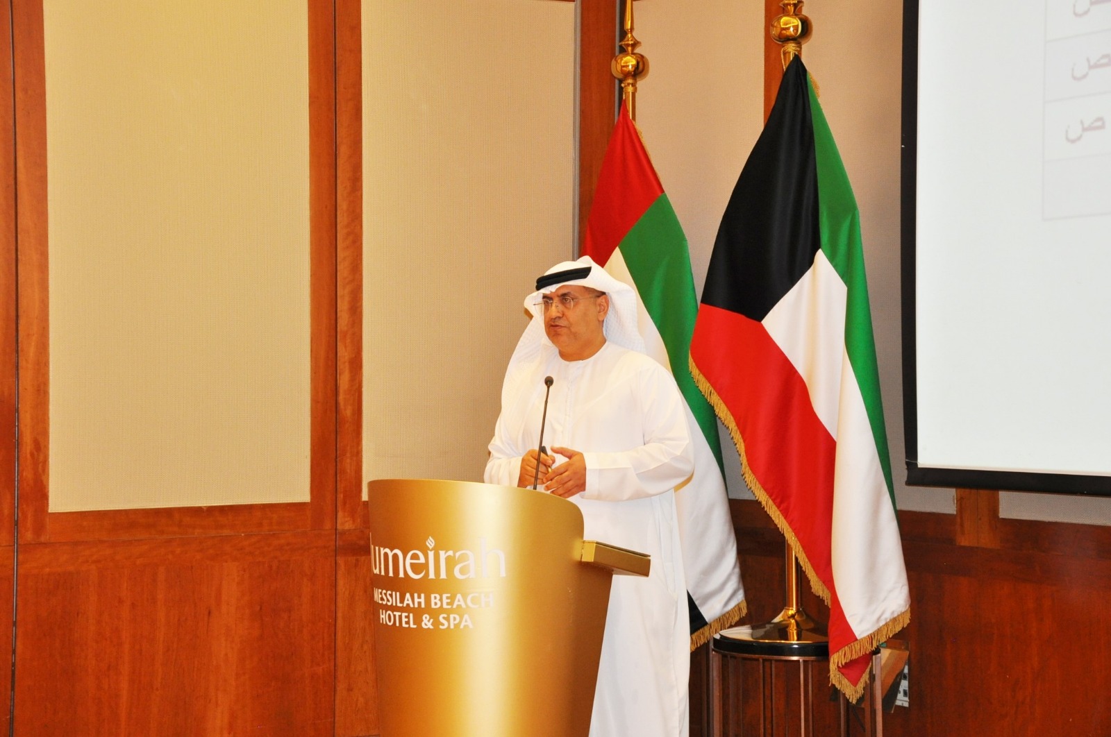 سفير دولة الإمارات لدى البلاد د.مطر النيادي يلقي كلمة