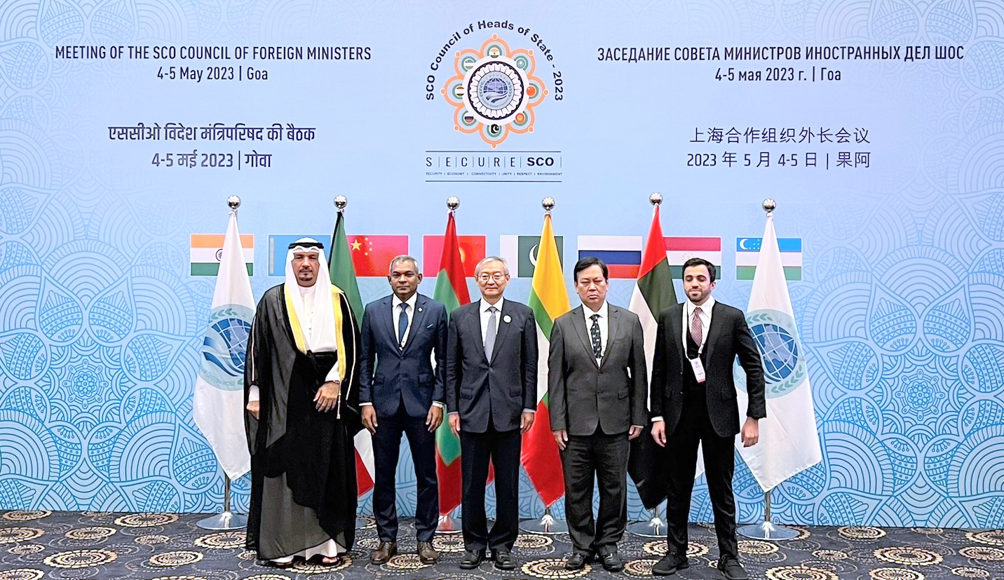 سفير الكويت لدى الهند جاسم الناجم مع قادة منظمة شانغهاي للتعاون في ولاية غوا الهندية