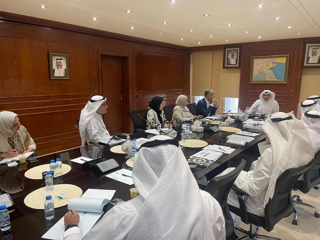 The information minister discusses tasks of the National Council for Culture, Arts and Letters with the council officials