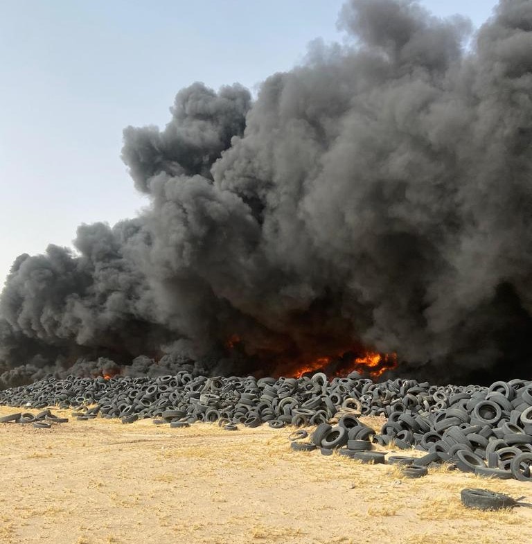 Tires dumping site in Al-Salmi under fire