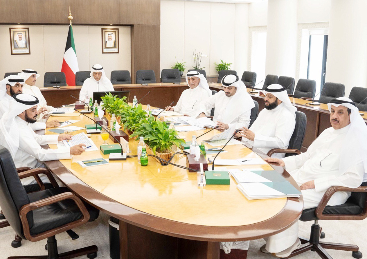 أعضاء مكتب المجلس خلال الاجتماع