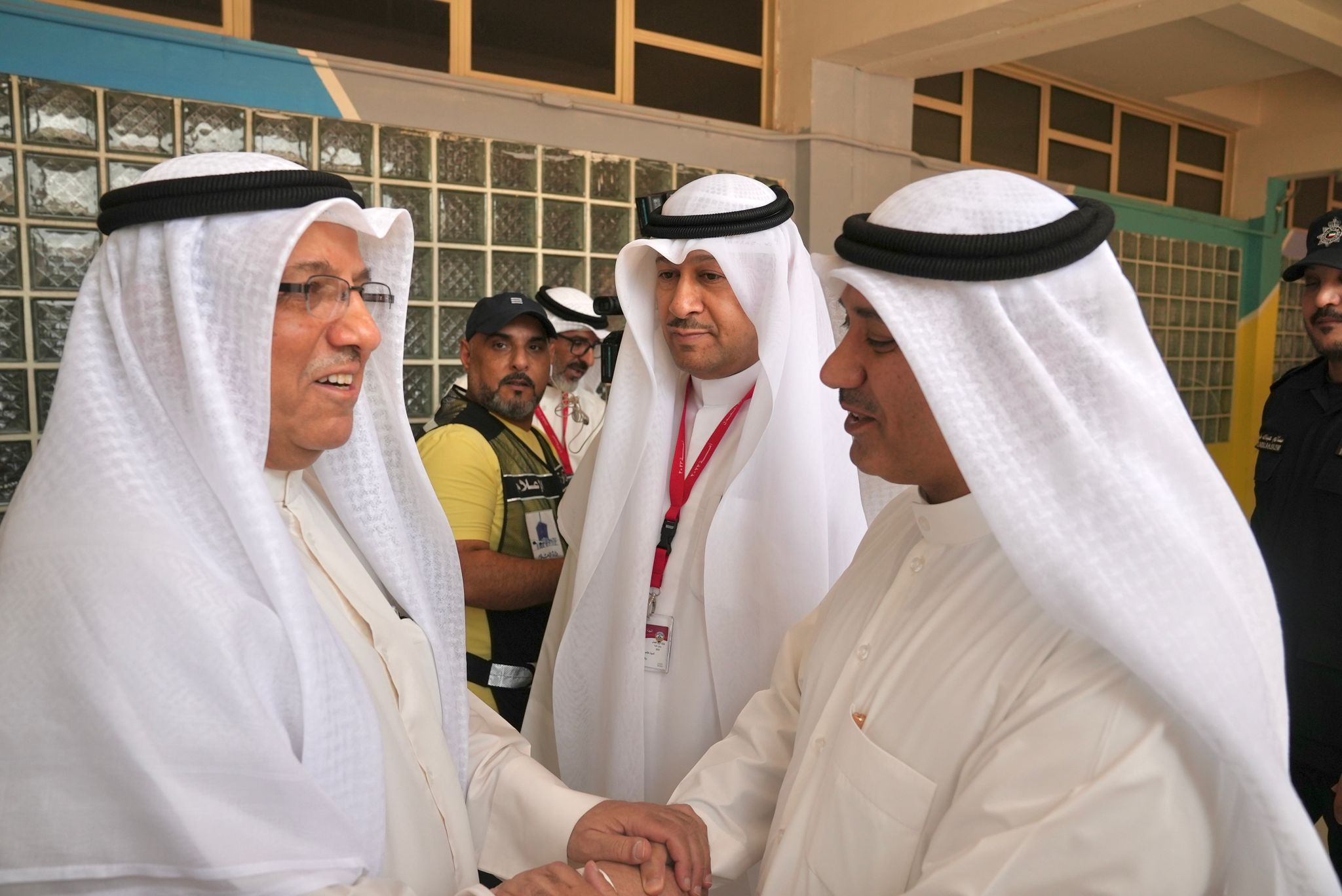 Minister of Justice Dr. Amr Al-Rattam inspects a polling station	