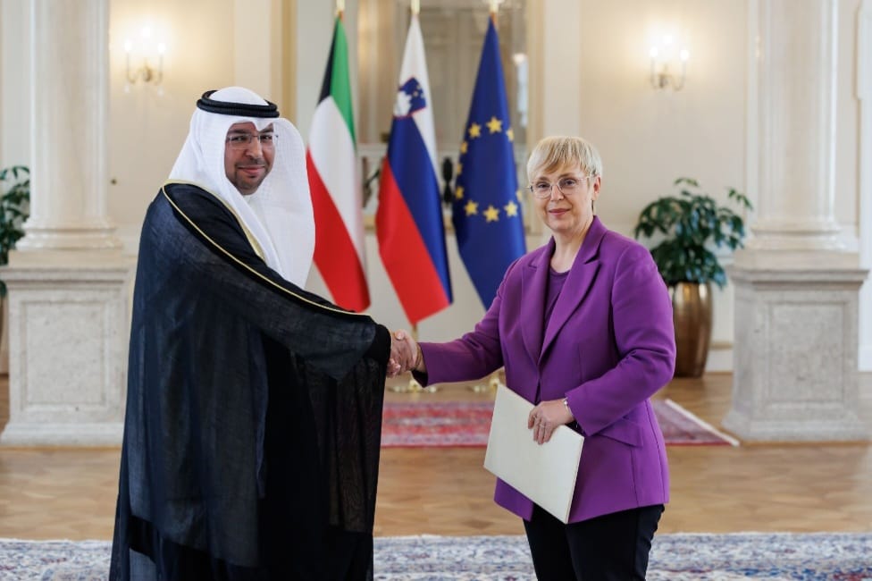 سفير دولة الكويت لدى النمسا خلال تقديم أوراق اعتماده سفيرا غير مقيم لدى جمهورية سلوفينيا