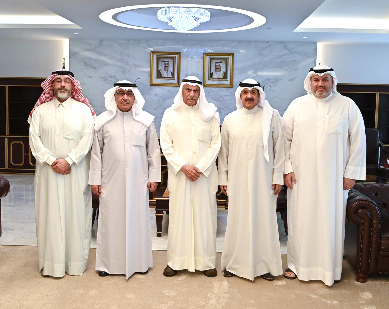 Kuwait parliament speaker receives chief journalist