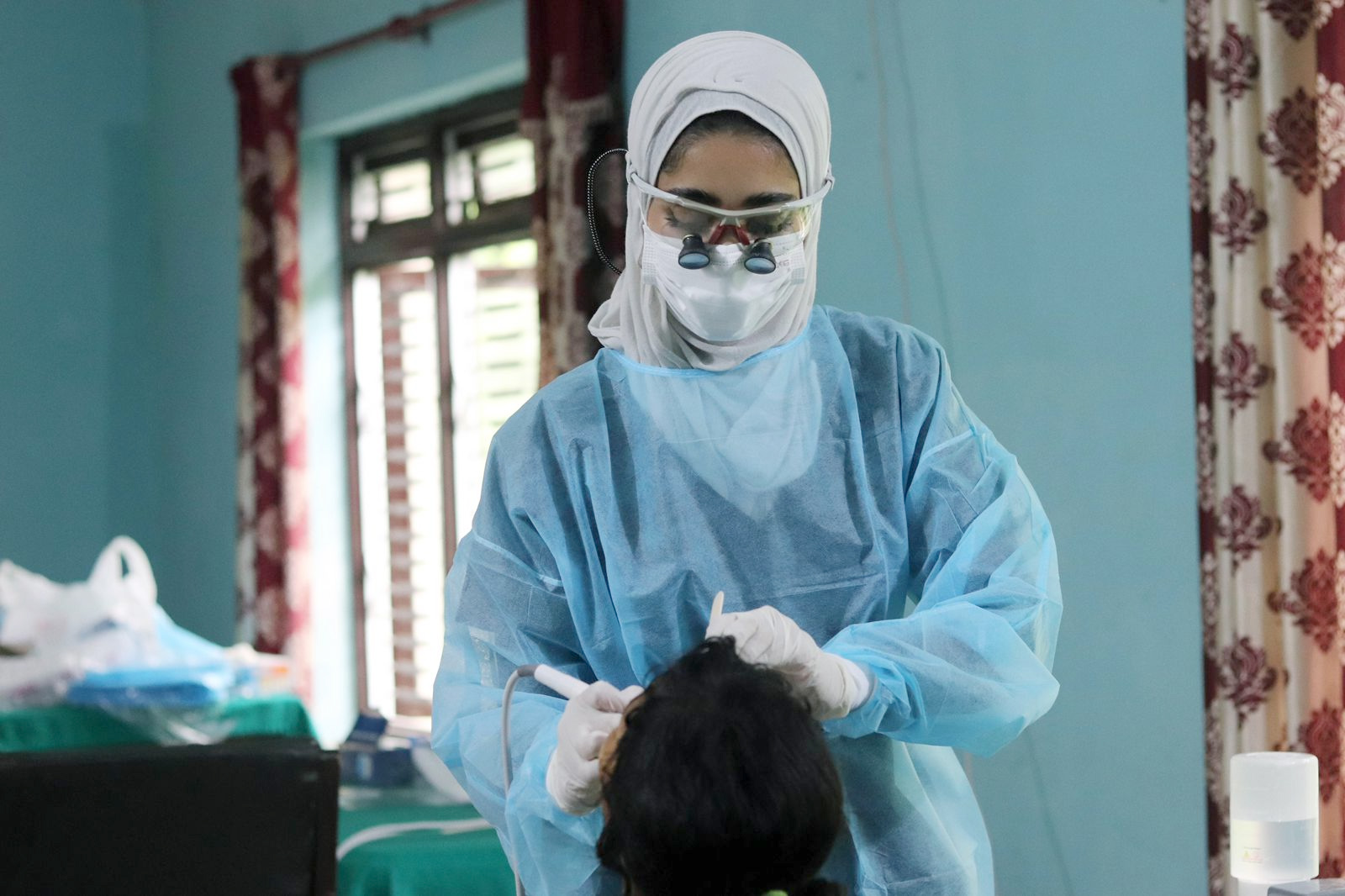 KUNA Kuwaiti dentistry students reach remote villages in Nepal to