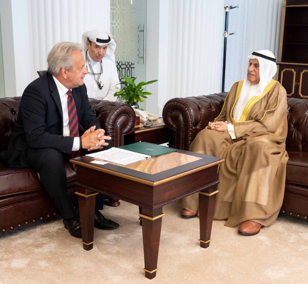 Speaker Al-Saadoun receives Hungarian State Defense Sec.