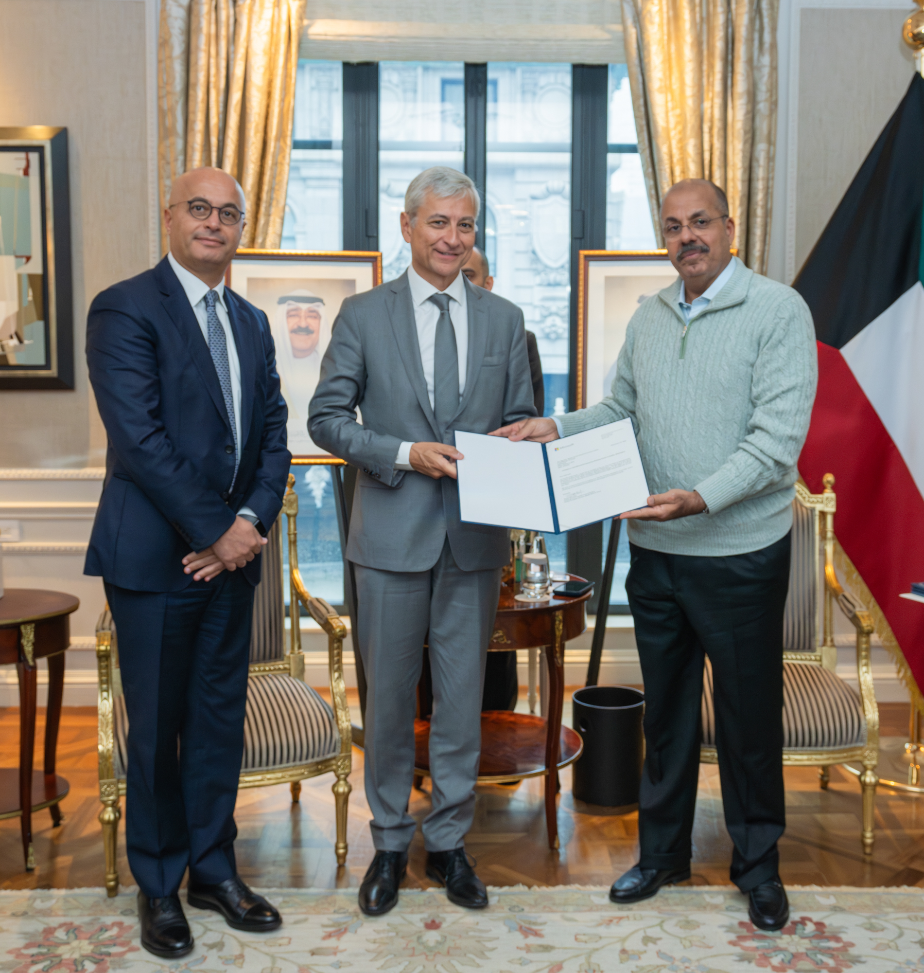 Kuwait Amir Representative receives Chiefs of Microsoft