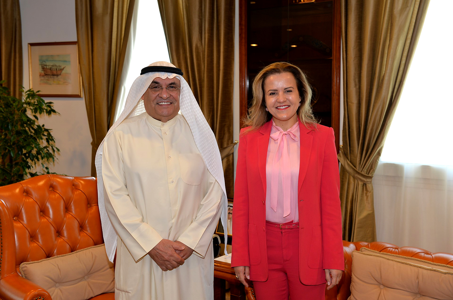 Chief of Kuwaiti Chamber of Commerce and Industry receives French Ambassador