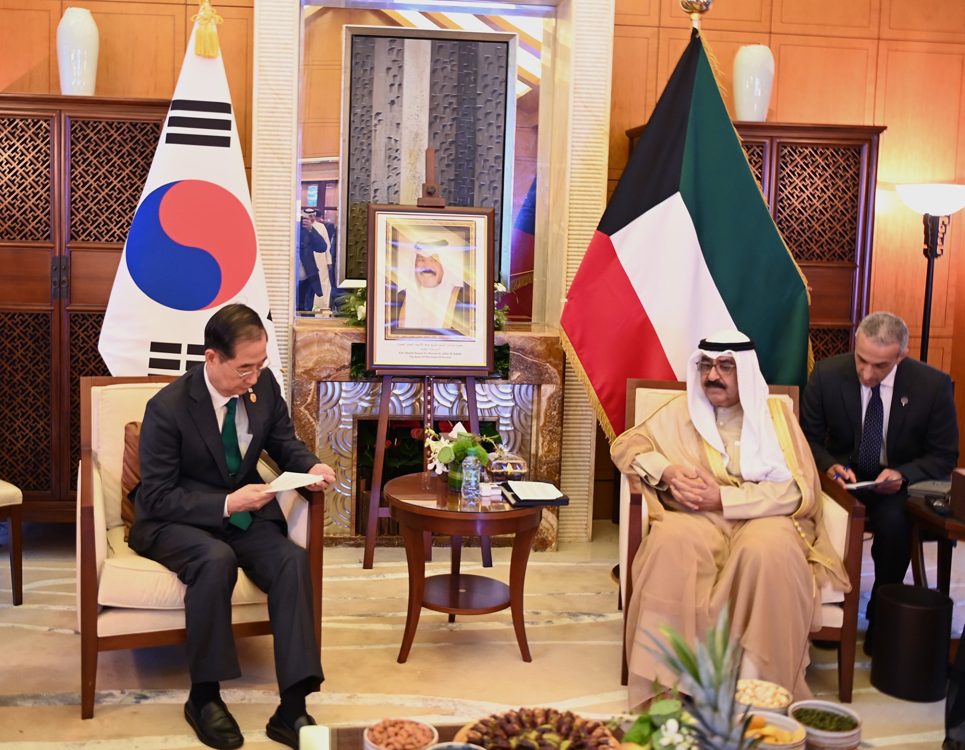 His Highness the Crown Prince receives South Korean Prime Minister