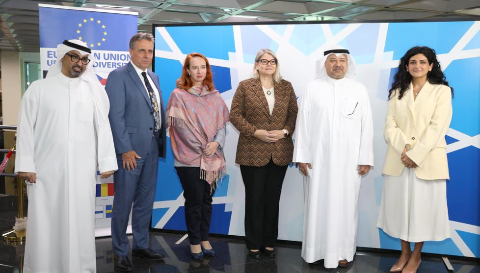 الأمين العام للمجلس الأعلى للتخطيط والتنمية الدكتور خالد مهدي مع بعثة الاتحاد الاوروبي لدى الكويت