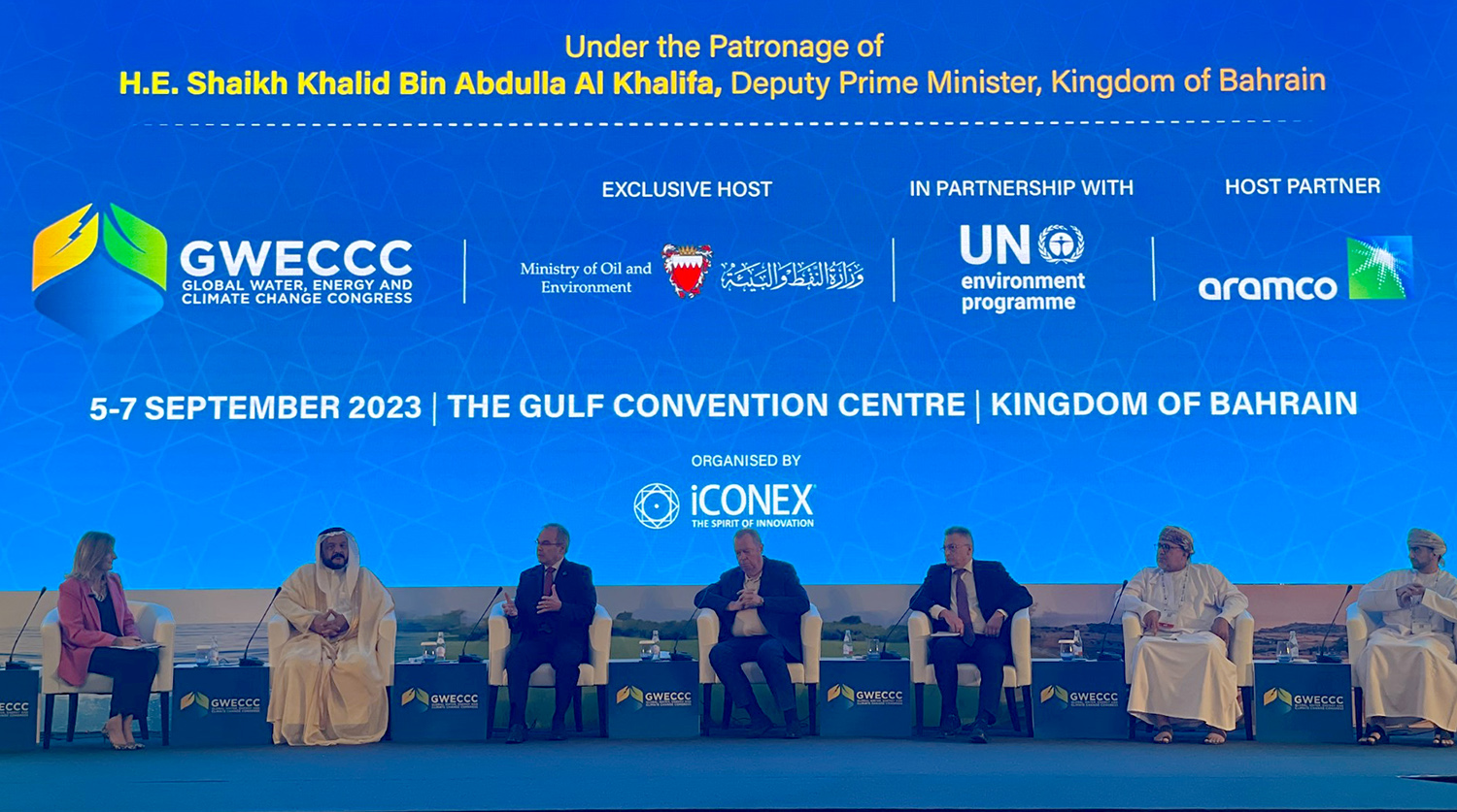 جانب من أعمال المؤتمر العالمي للمياه والطاقة وتغير المناخ