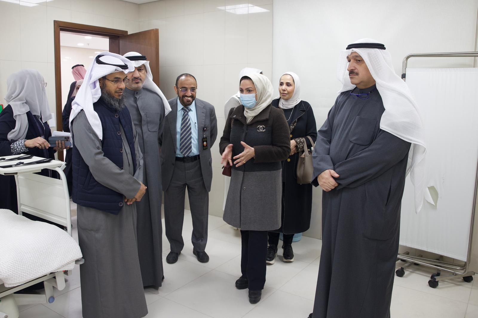 KUNA Kuwait Health Minister launches medical center