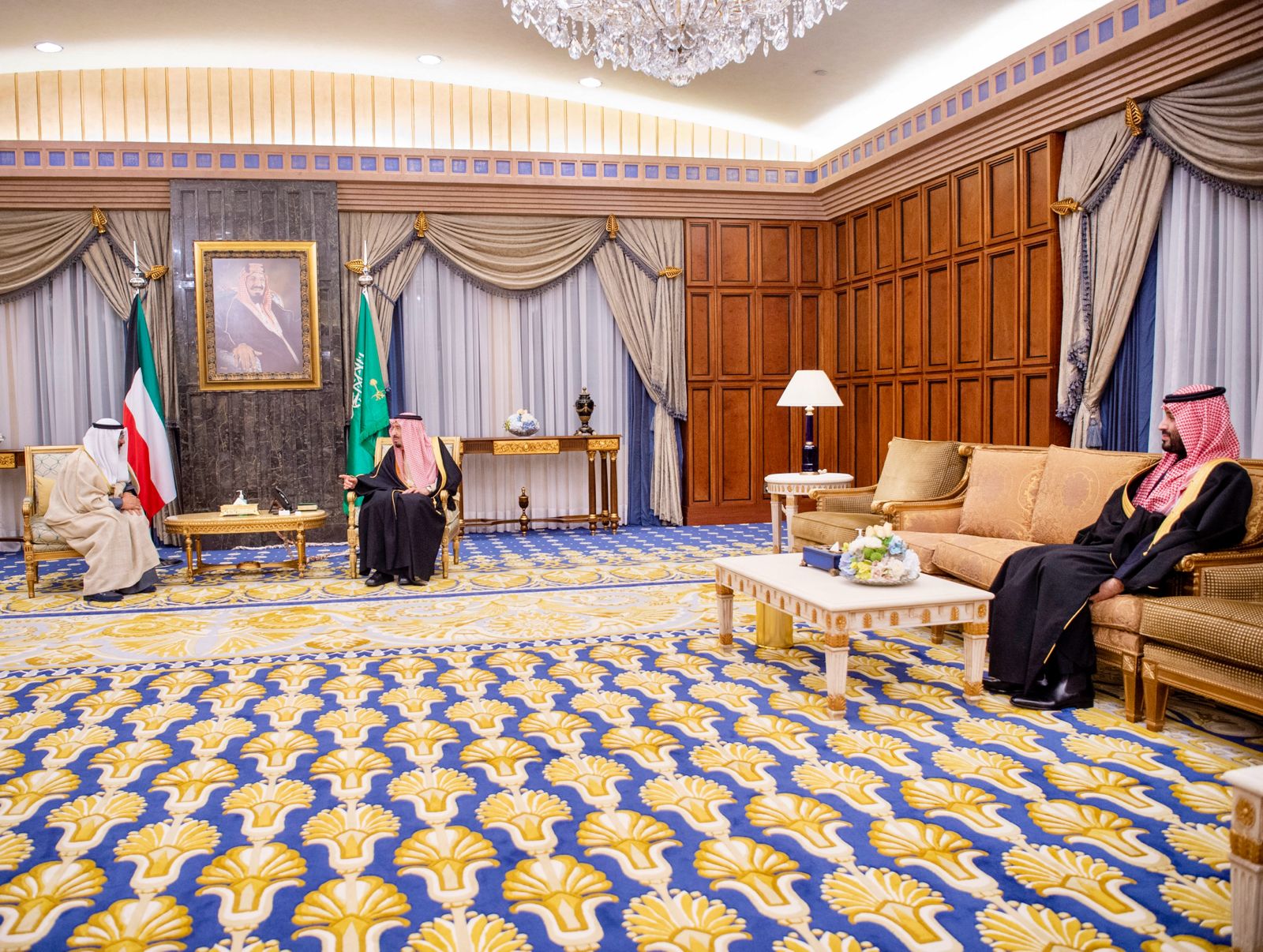 Kuwait Amir visits Saudi King at Arqa Palace