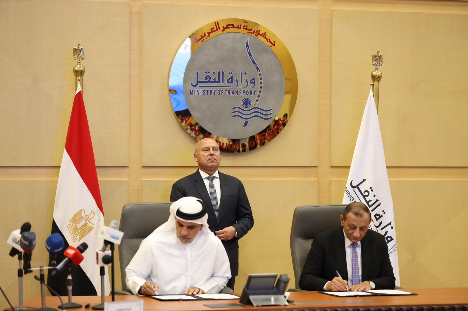 وزير النقل المصري يشهد توقيع العقد مع موانئ أبوظبي