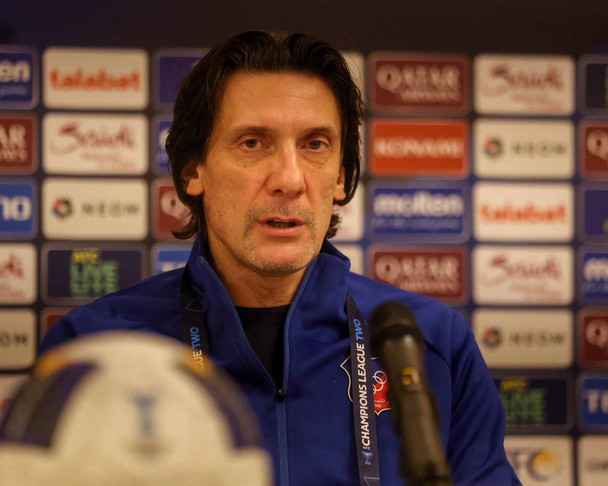 المدير الفني لفريق نادي الكويت الكويتي نيبويشا يوفوفيتش