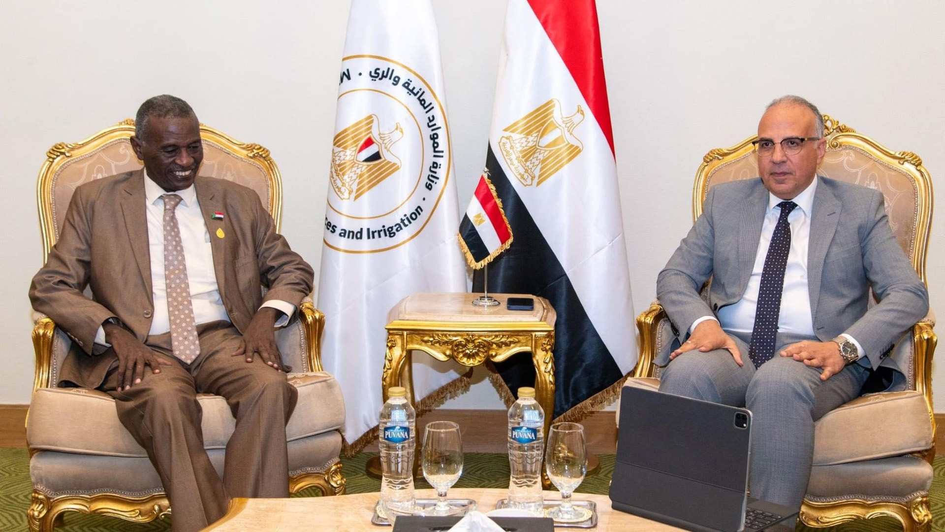 وزير الري والموارد المائية المصري يلتقي نظيره السوداني