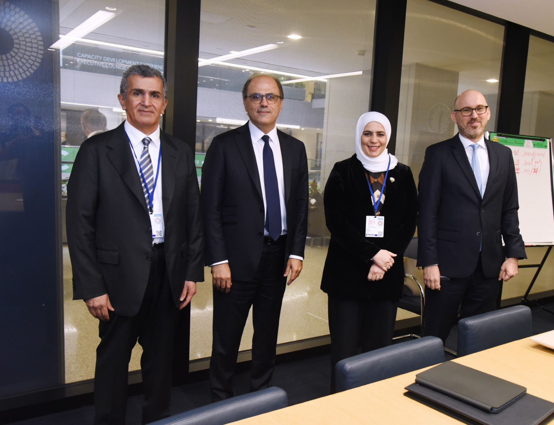 Minister Nora Al-Fassam meets IMF, WBG officials in Washington