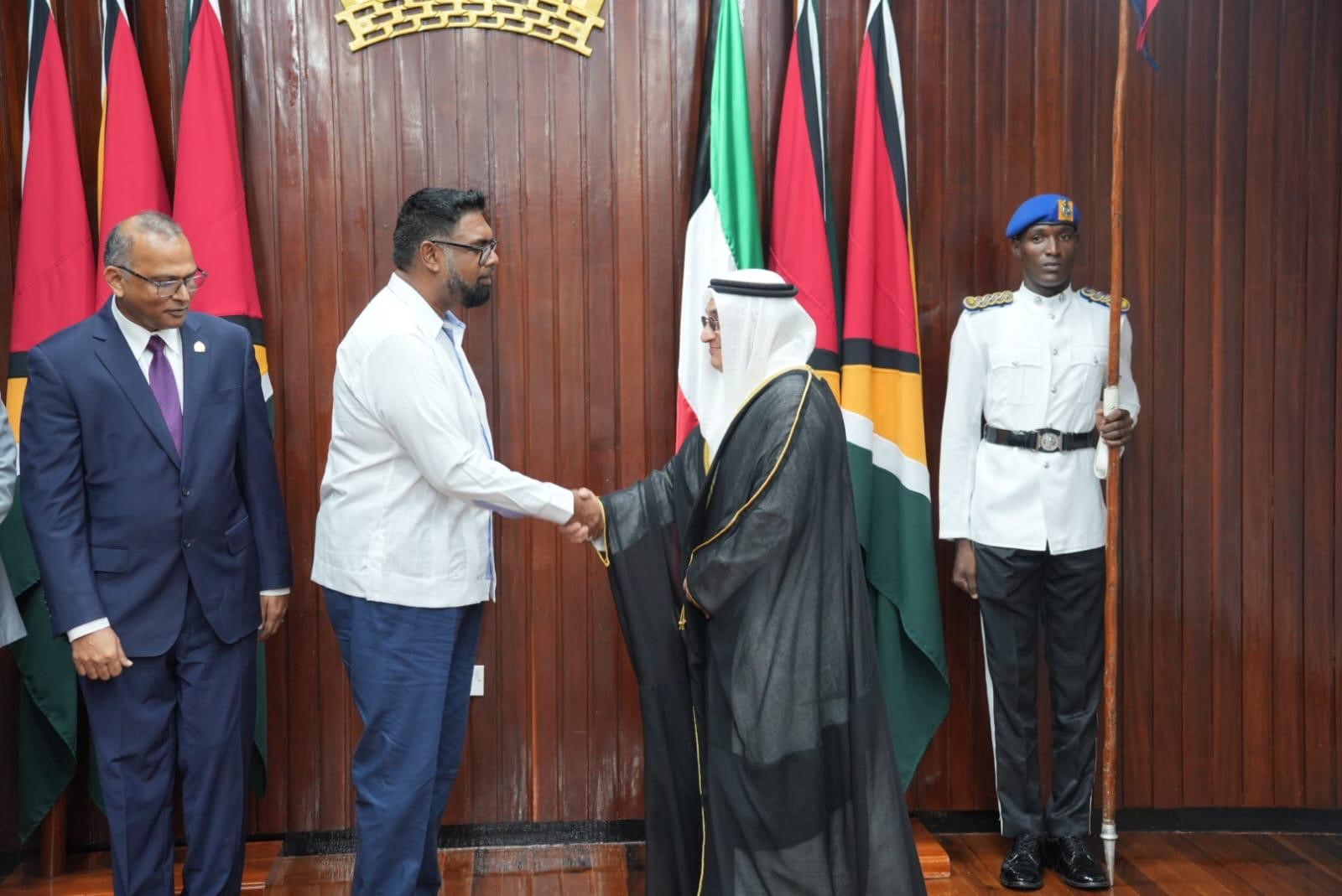 سفير دولة الكويت لدى البرازيل طلال المنصور يقدم أوراق اعتماده سفيرا غير مقيم لدى غيانا