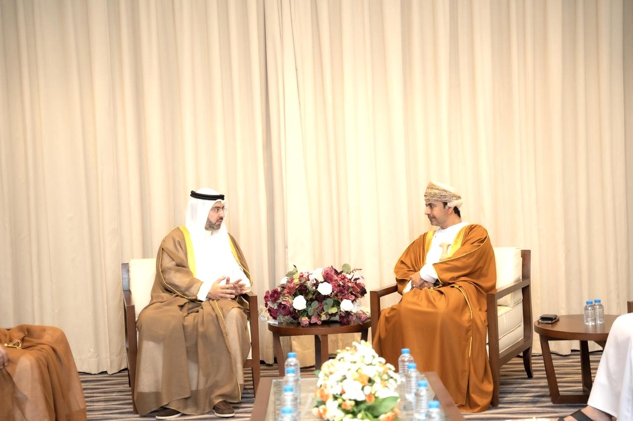 رئيس الادارة العامة للطيران المدني الشيخ حمود مبارك الحمود الجابر الصباح مع رئيس هيئة الطيران المدني في سلطنة عمان المهندس نايف العبري