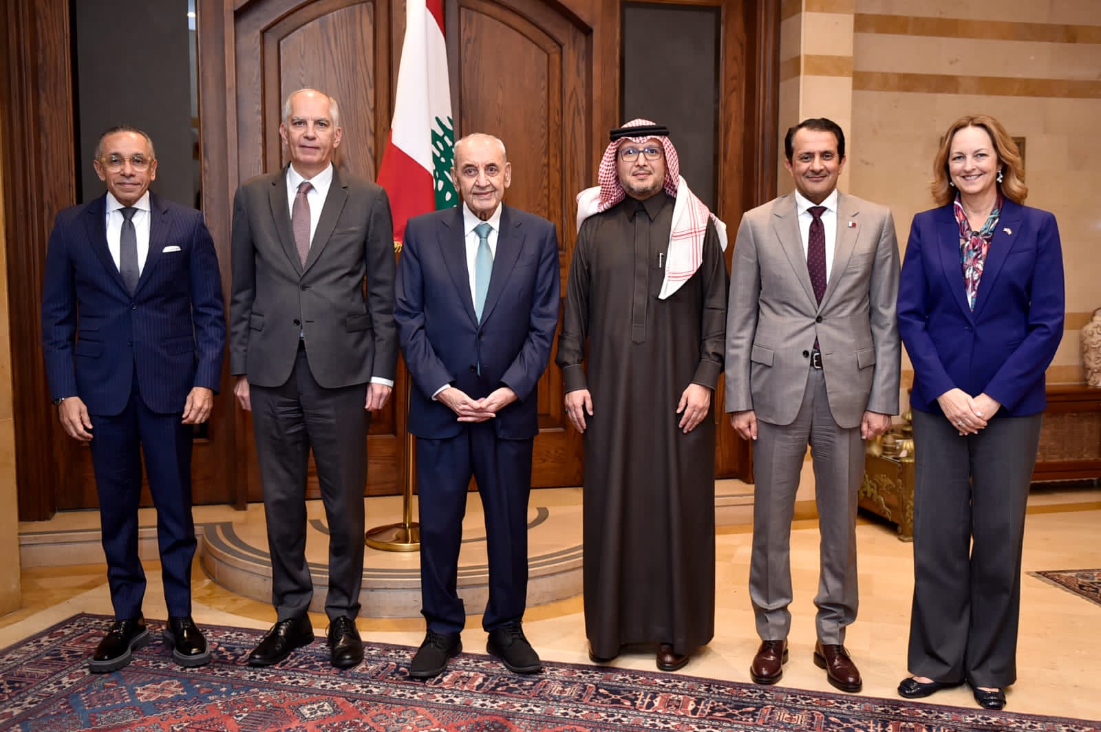 رئيس البرلمان اللبناني نبيه بري مع سفراء اللجنة الخماسية