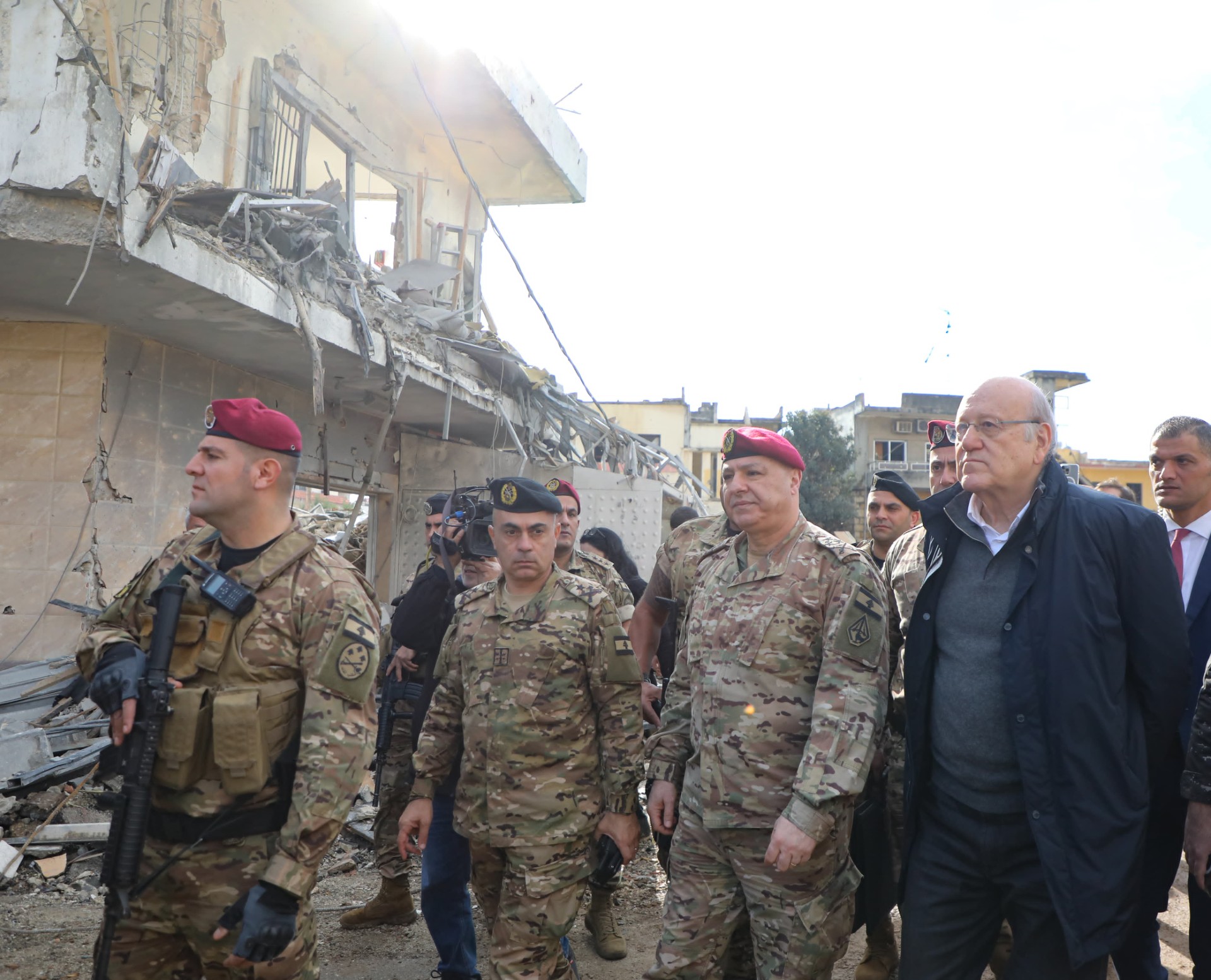 Commander-in-chief of the Lebanese army Joseph Aoun and Head of Mission and Force Commander of the UNIFIL Aroldo Saenz