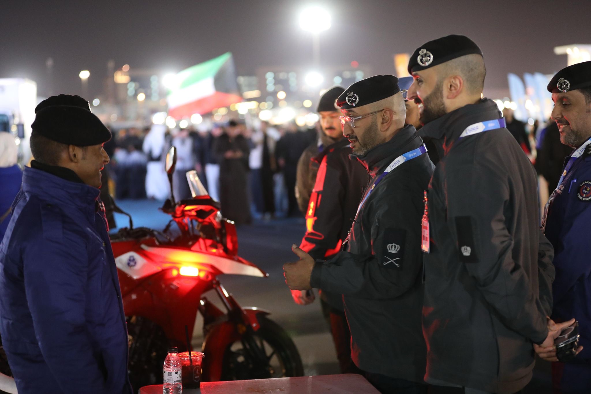 رئيس قوة الإطفاء العام اللواء طلال الرومي خلال جولته التفقدية للاطلاع على استعدادات القوة لتأمين مباريات (خليجي زين 26)