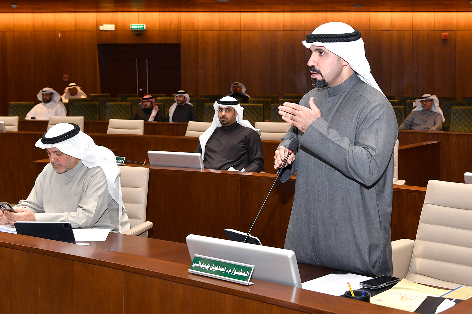 اعضاء المجلس البلدي خلال الجلسة