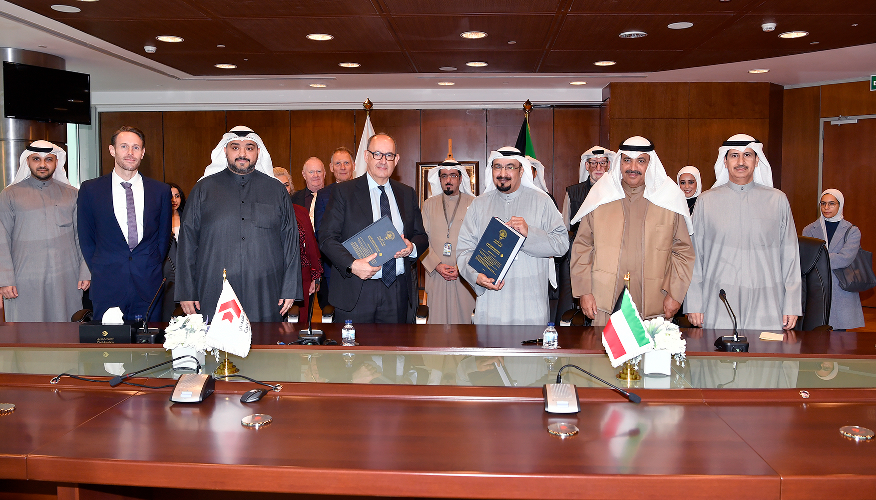 Kuwait Civil Aviation, German company sign KD 8 mln multi-projects contract