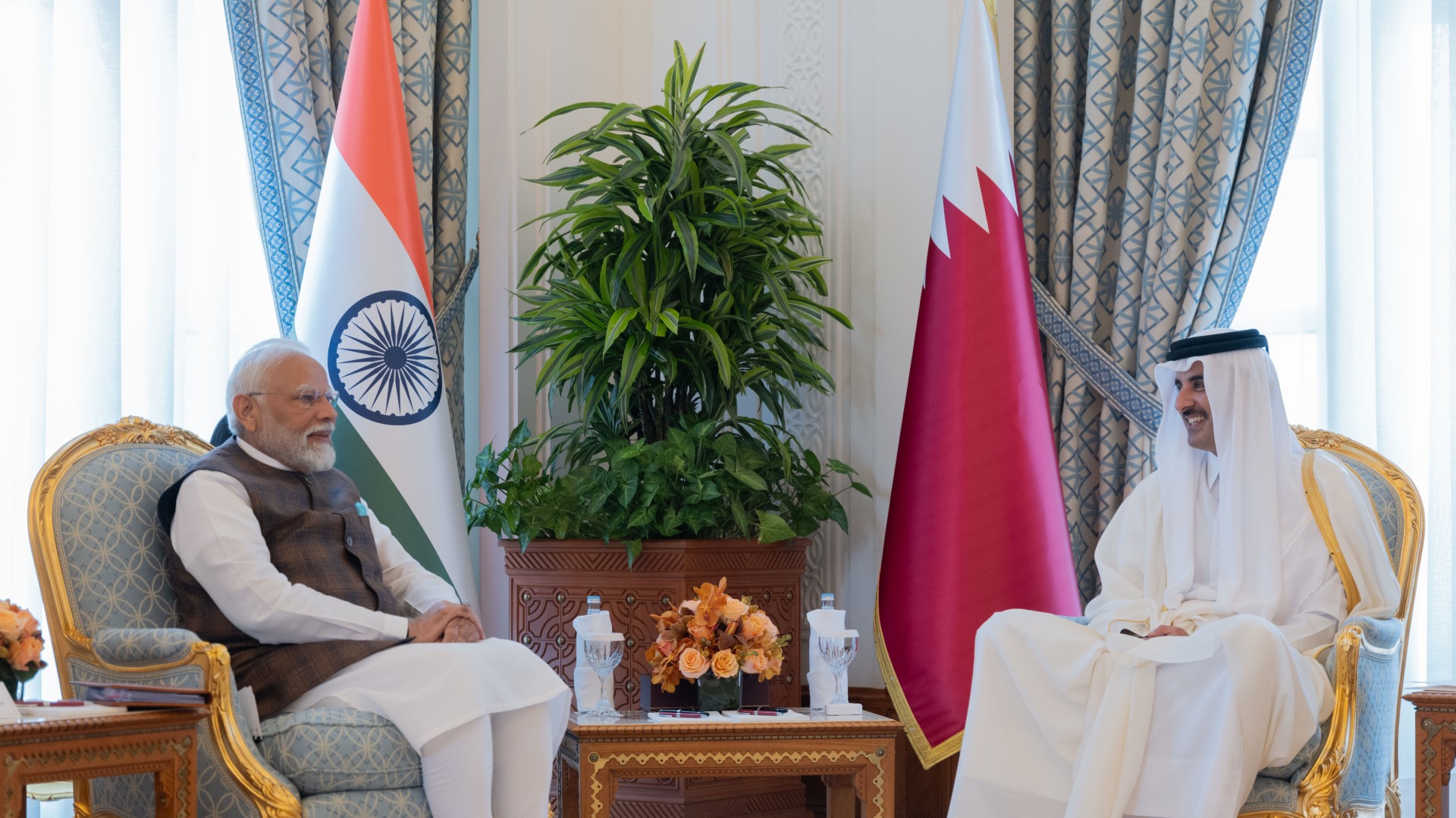 أمير قطر الشيخ تميم بن حمد  مع رئيس الوزراء الهندي ناريندرا مودي
