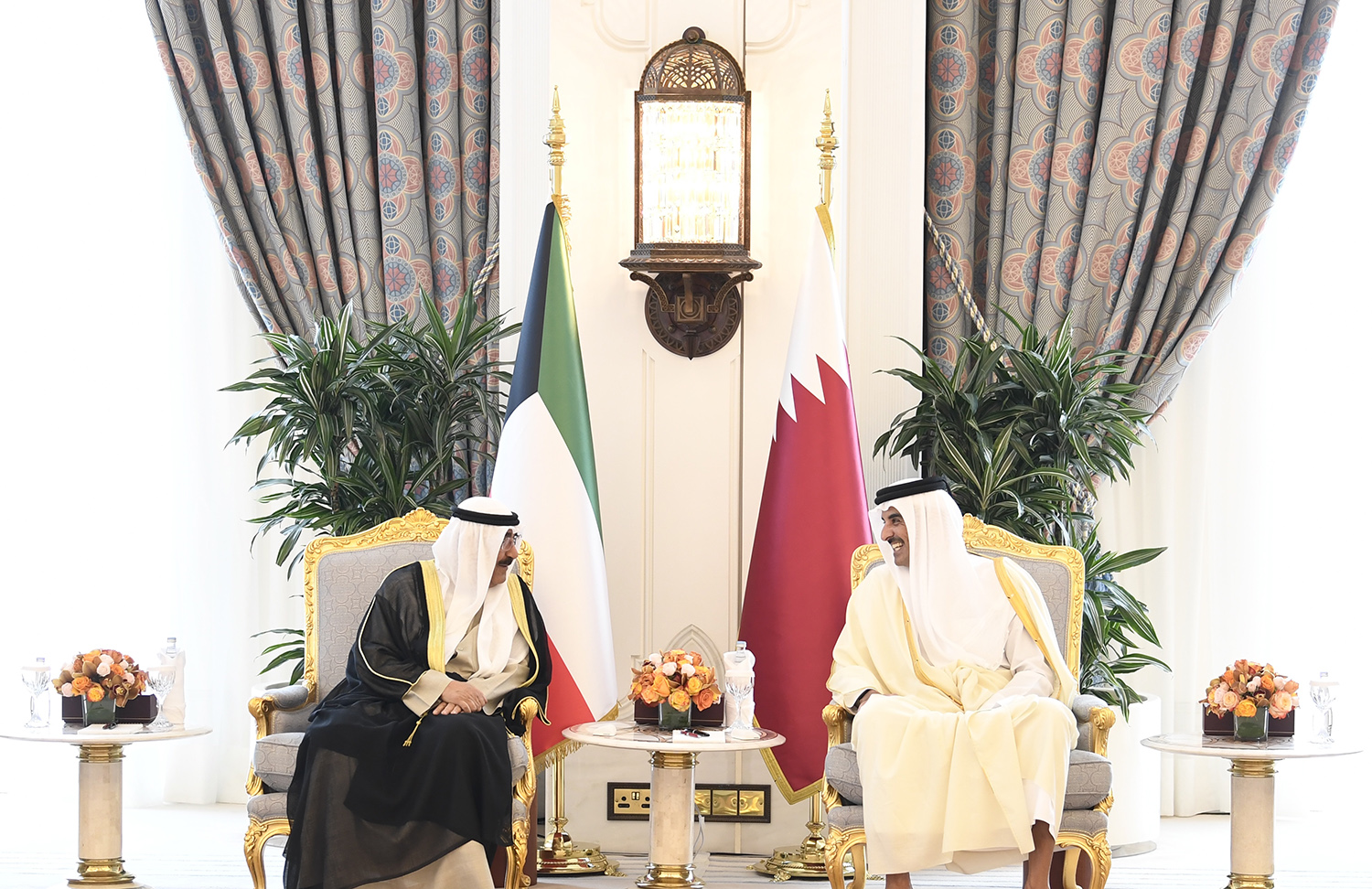 سمو أمير البلاد وأمير دولة قطر يترأسان جلسة المباحثات الرسمية بين البلدين الشقيقين