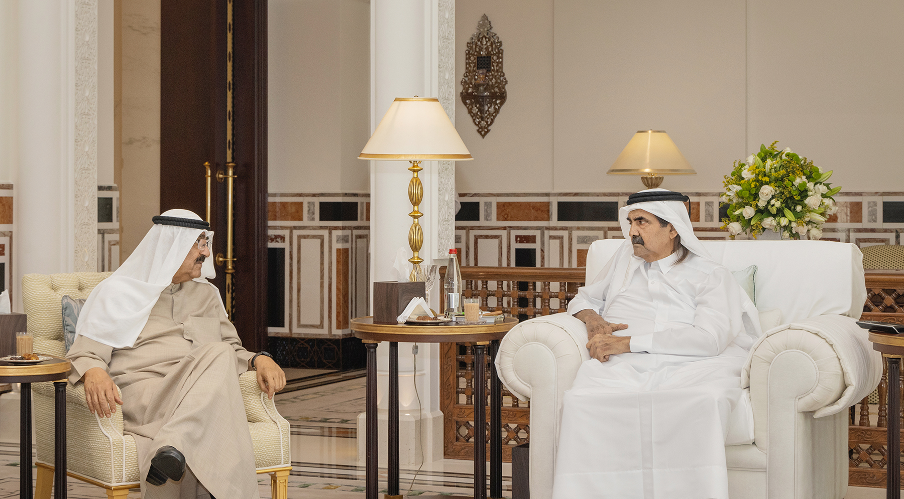 سمو أمير البلاد يقوم بزيارة إلى الأمير الوالد لدولة قطر