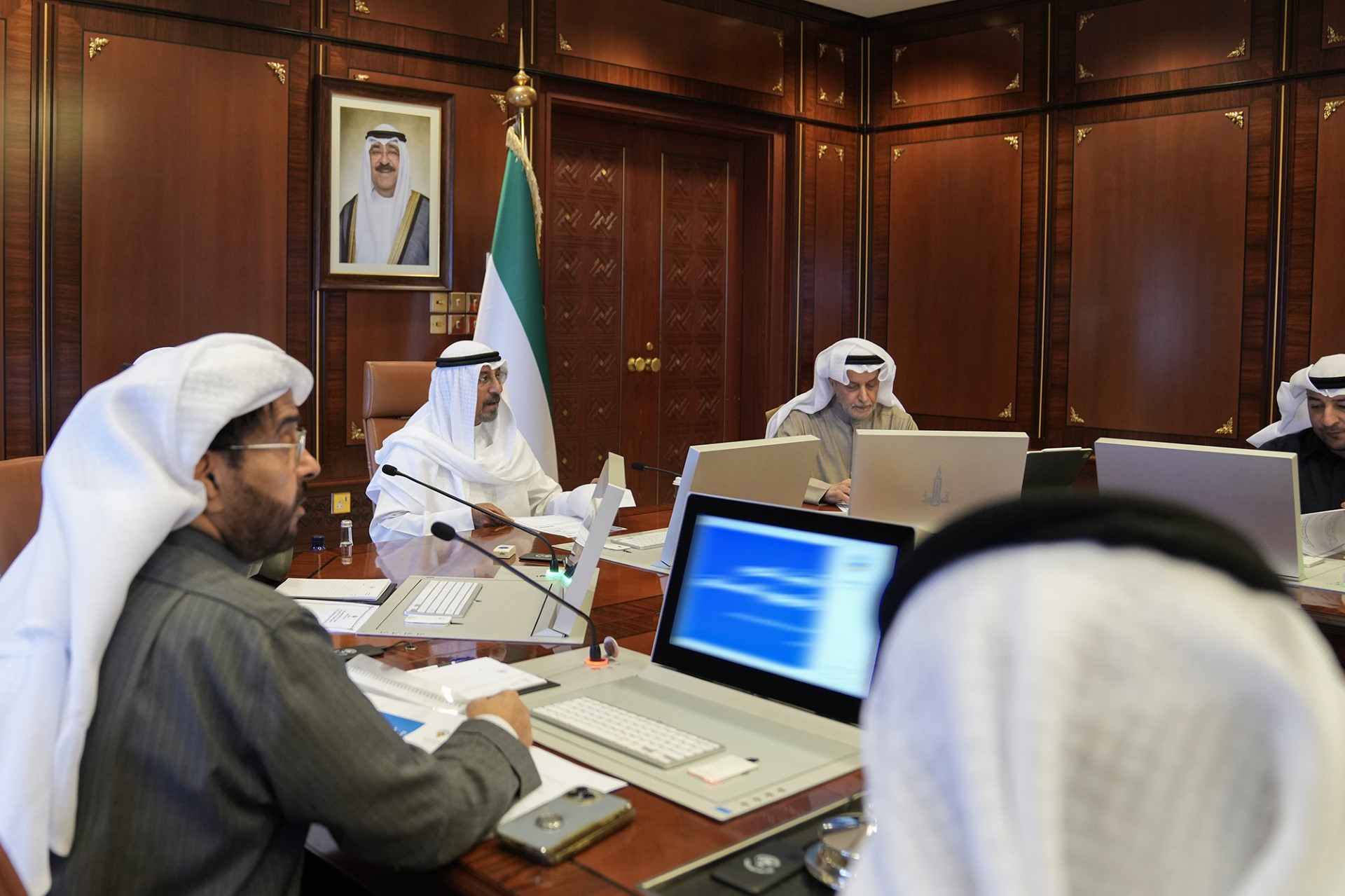 Kuwait PM chairs ministerial economic cmte
