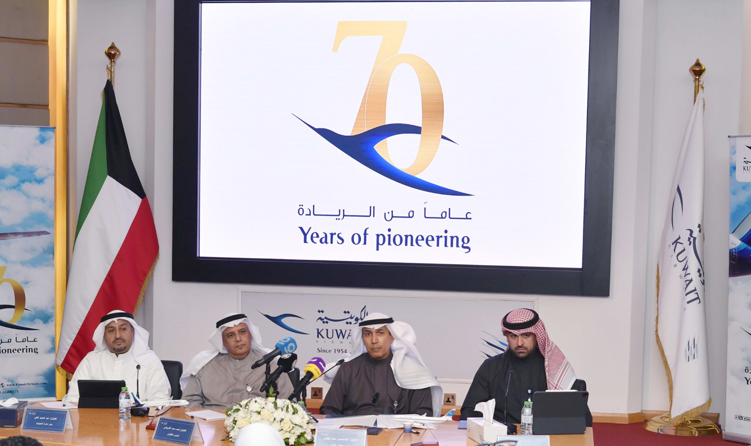 رئيس مجلس إدارة شركة الخطوط الجوية الكويتية عبدالمحسن الفقعان  خلال المؤتمر الصحفي 