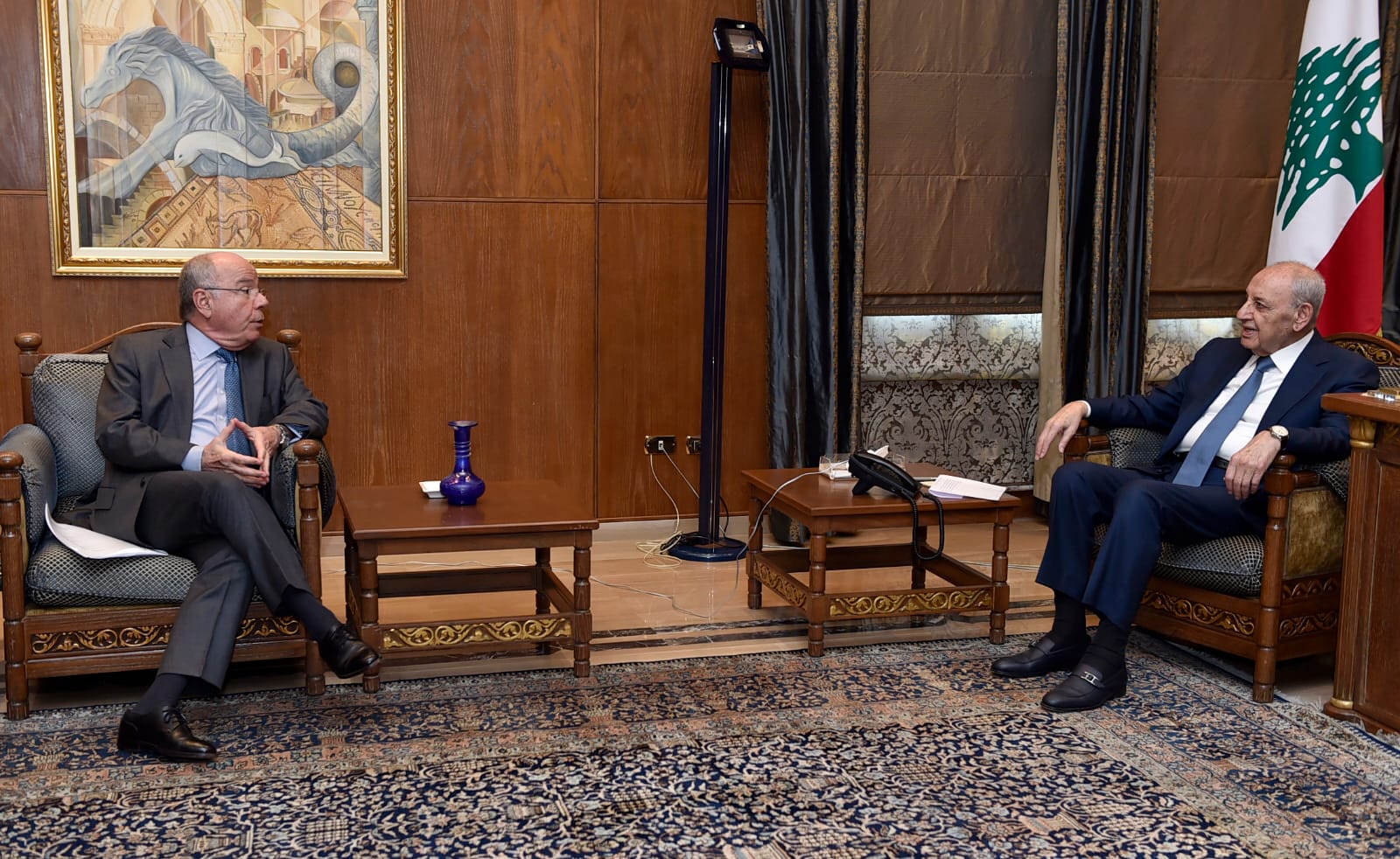 رئيس مجلس النواب اللبناني نبيه بري أثناء لقائه وزير الخارجية البرازيلي ماورو فييرا