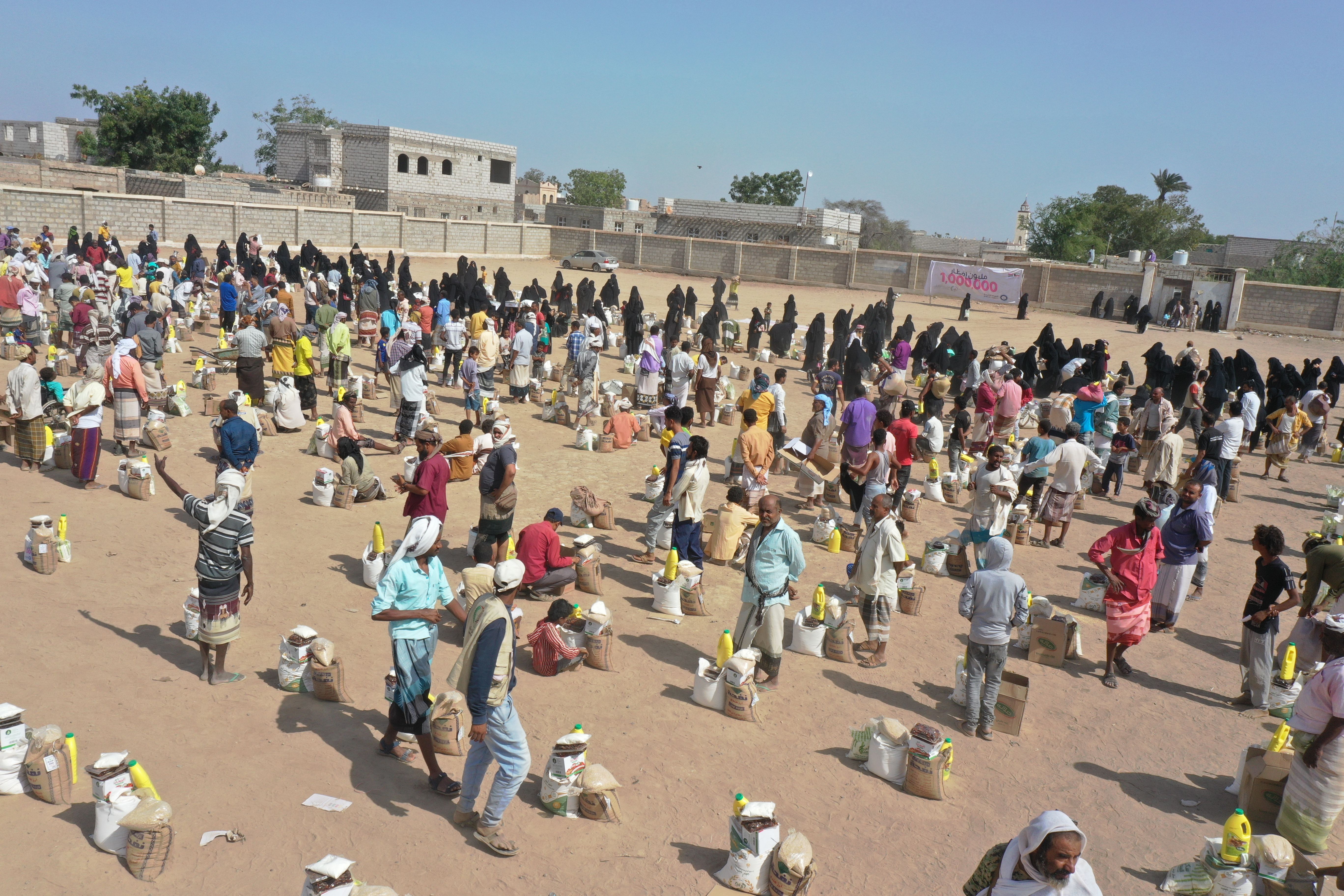 The charity handed out 16,000 food baskets as part of one million Ifatr meals for the poorest families