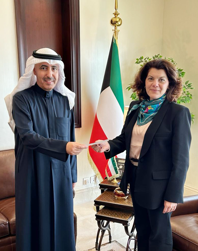 Kuwaiti Ambassador to Jordan with the Director of External Relations at UNRWA