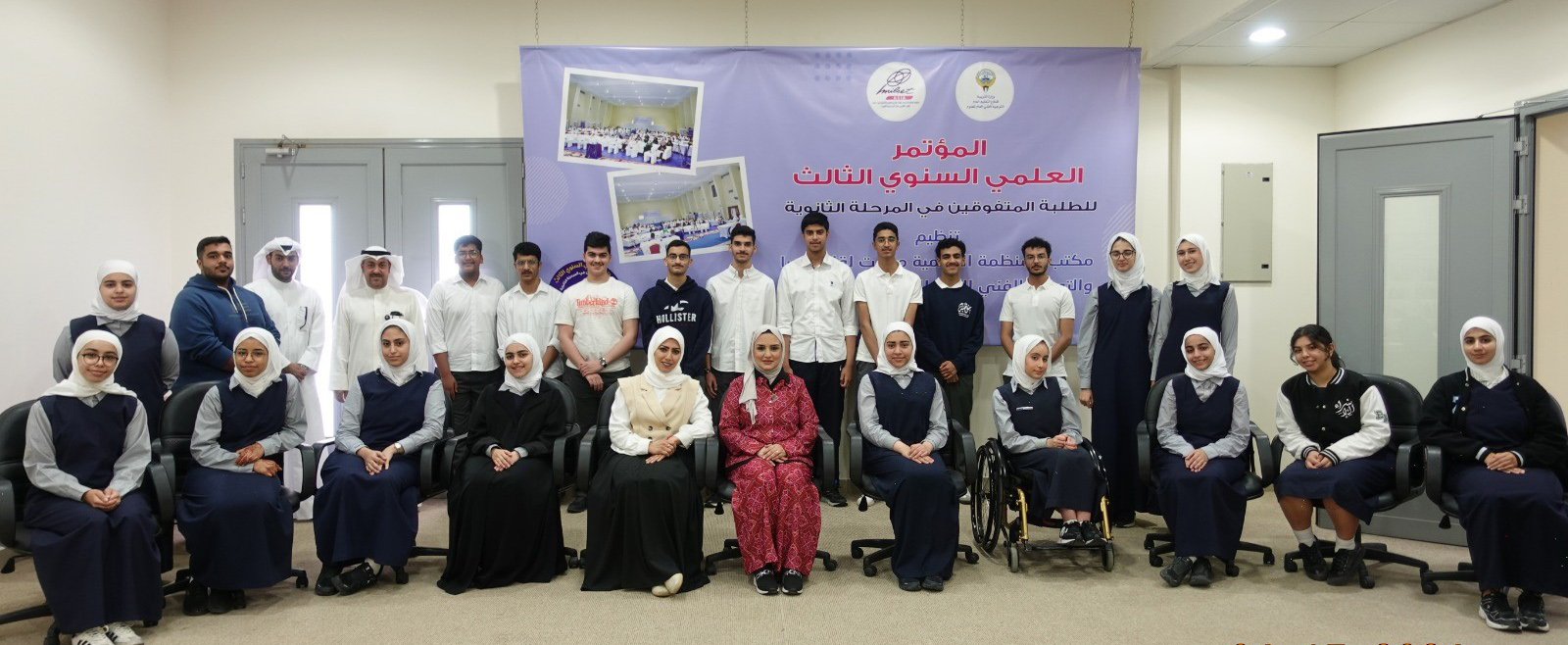 عدد من الطلاب المشاركين