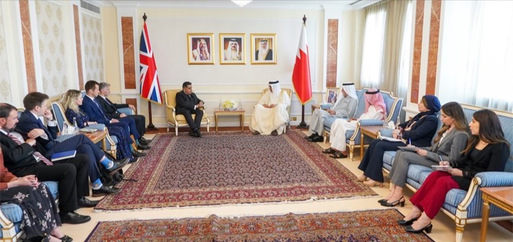 وزير الخارجية البحريني مع وزير الدولة لشؤون الشرق الأوسط وشمال أفريقيا وجنوب آسيا والأمم المتحدة بالمملكة المتحدة