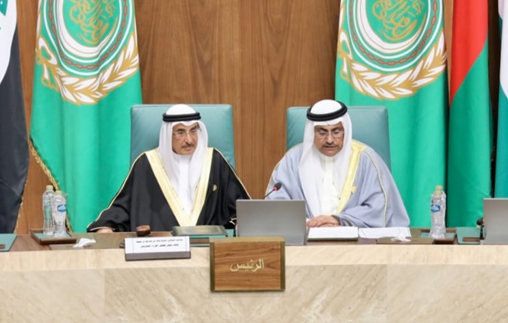 Le président du Parlement arabe, Adel Al-Assoumi (A droite).