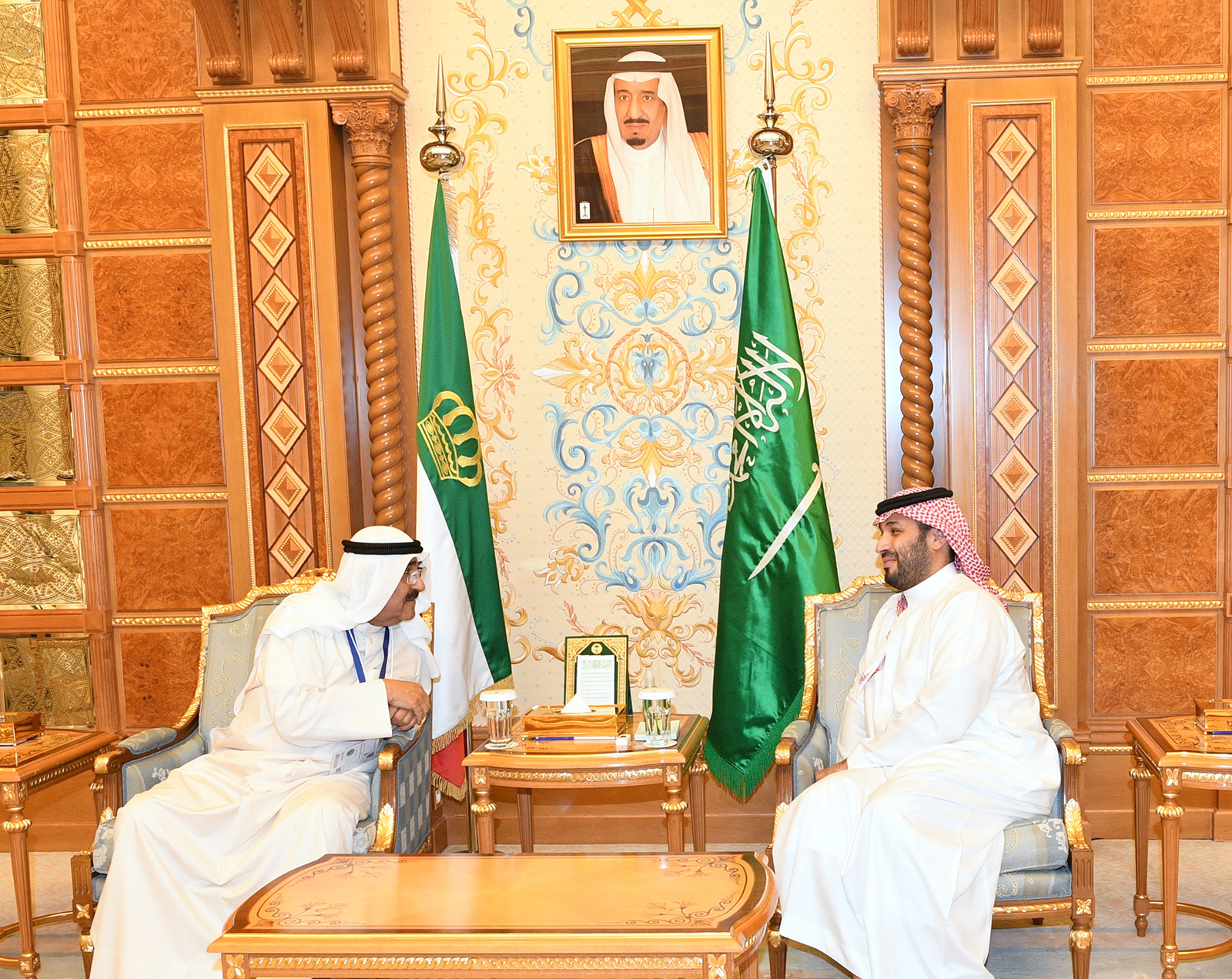 Son Altesse l’Emir reçoit le Prince héritier saoudien en marge du Forum économique mondial à Riyad