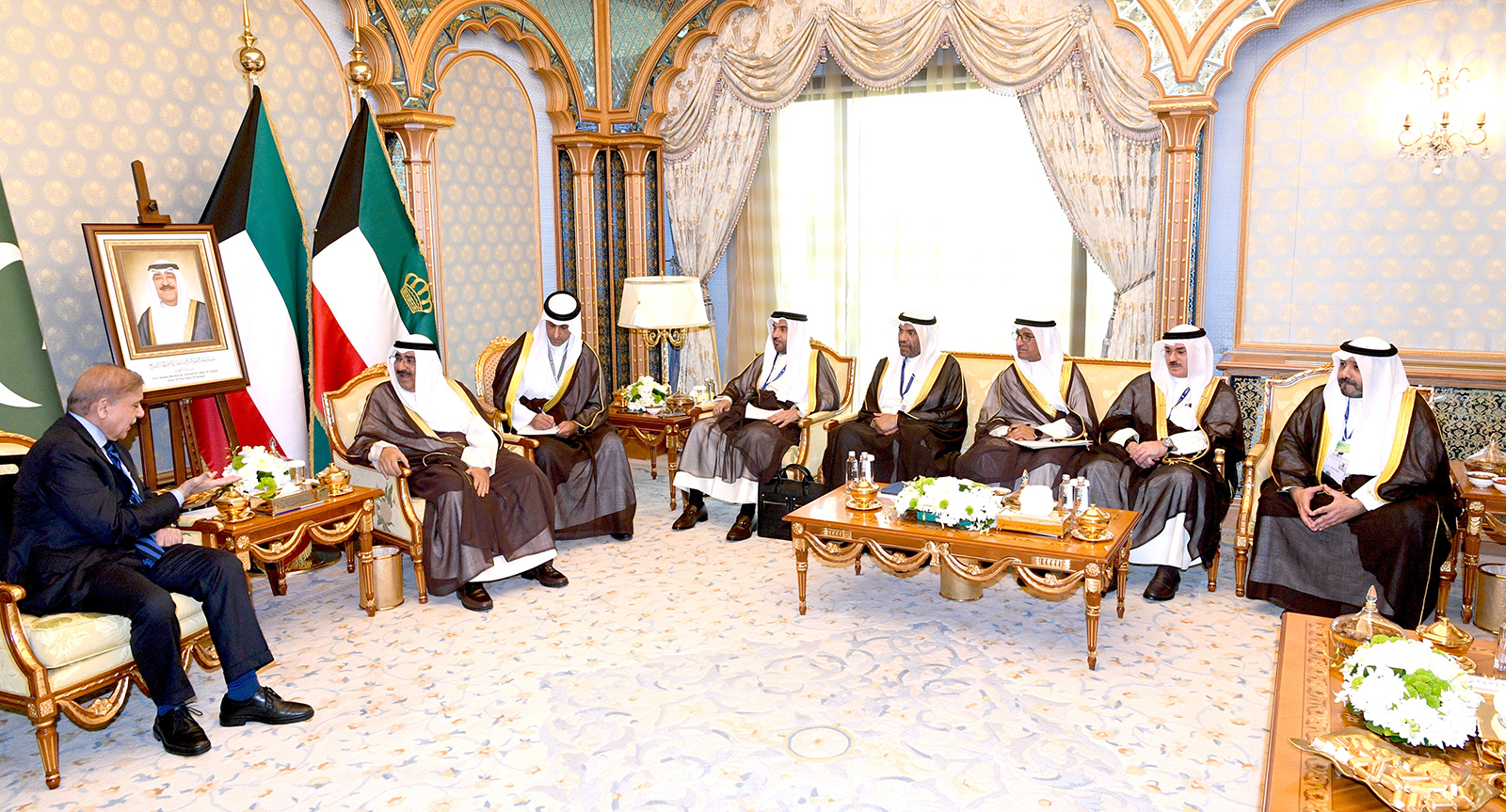 Kuwait Amir receives Pakistan PM