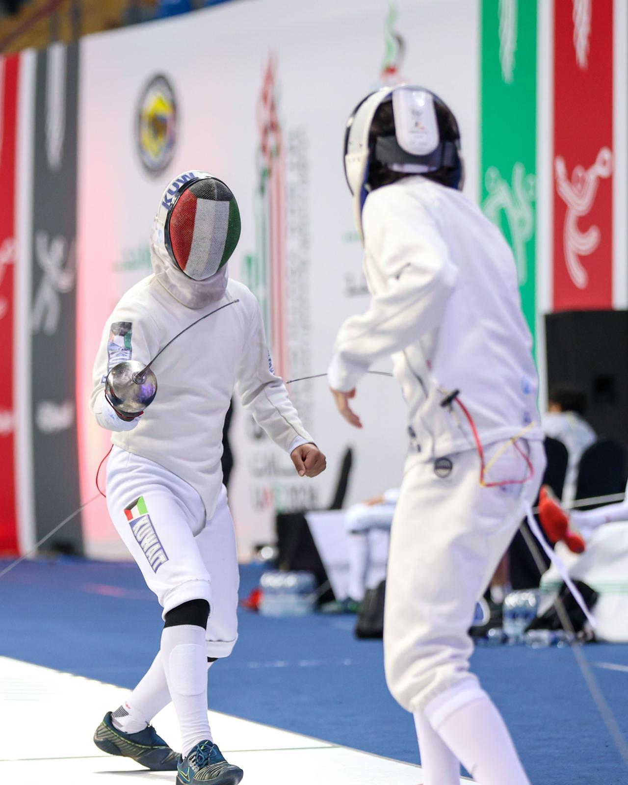 لاعب منتخب الكويت في إحدى منافسات المبارزة