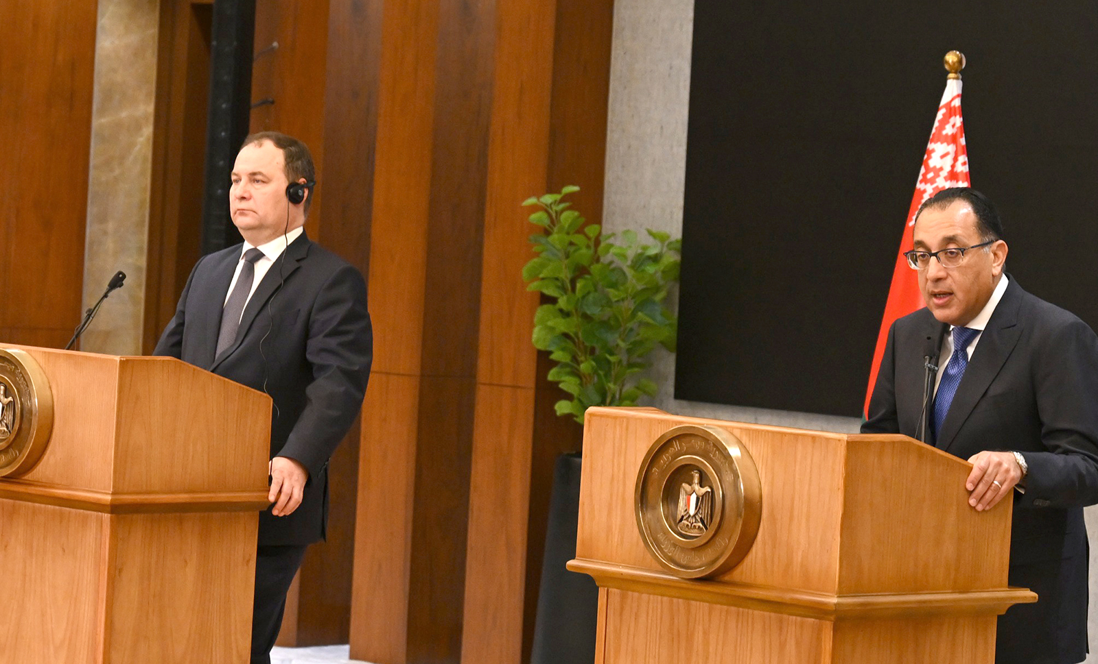 رئيس وزراء مصر ورئيس وزراء بيلاروسيا خلال تصريحاتهم للصحفيين